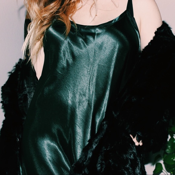 Vintage Dresses & Skirts - ✨Emerald Green Silky Midi Dress✨